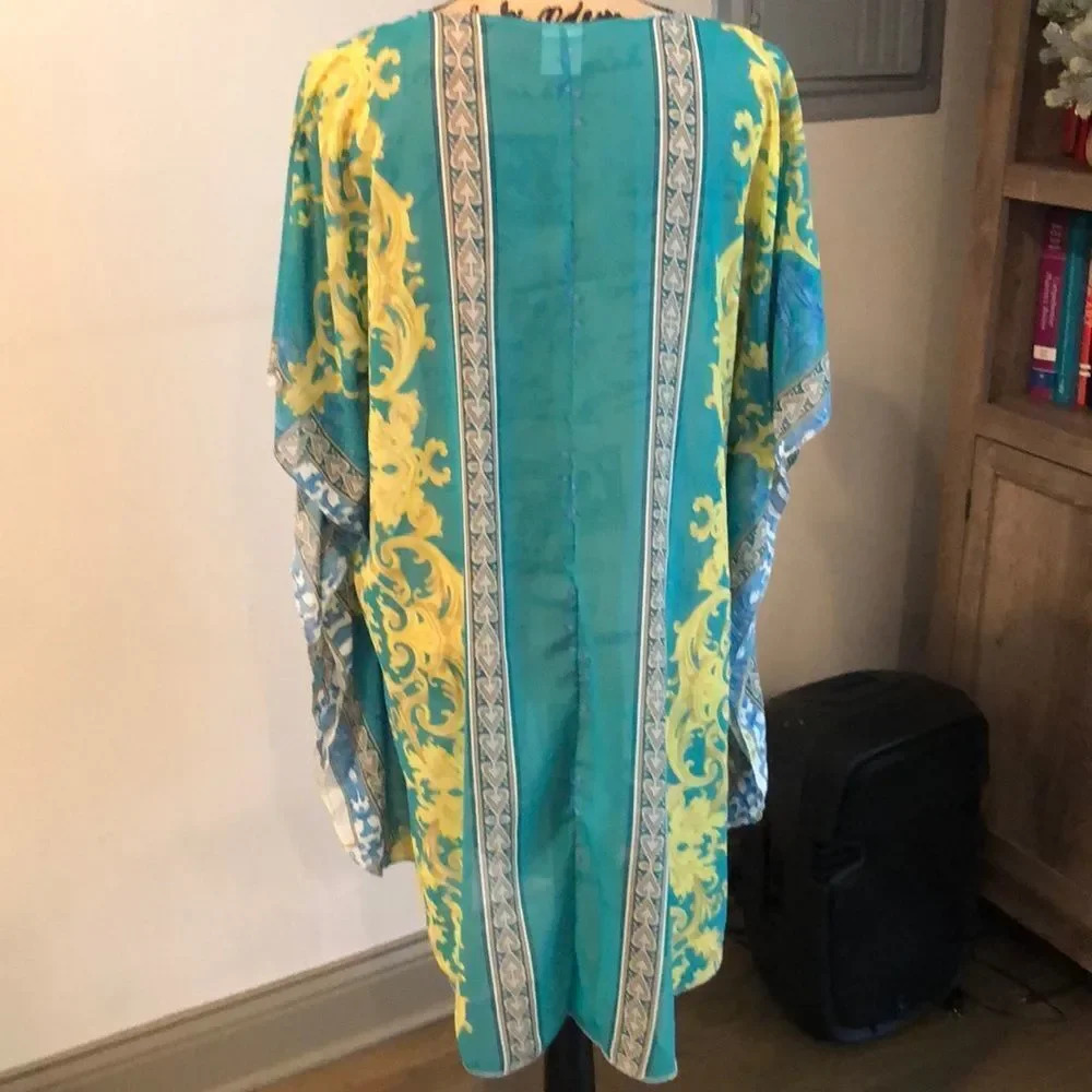 Beach coverup - Picture 3 of 3
